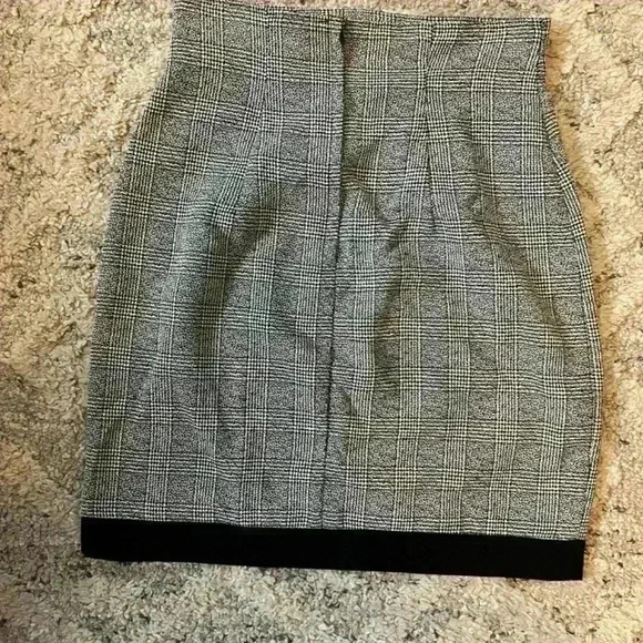 La Belle Skirt - Picture 2 of 3